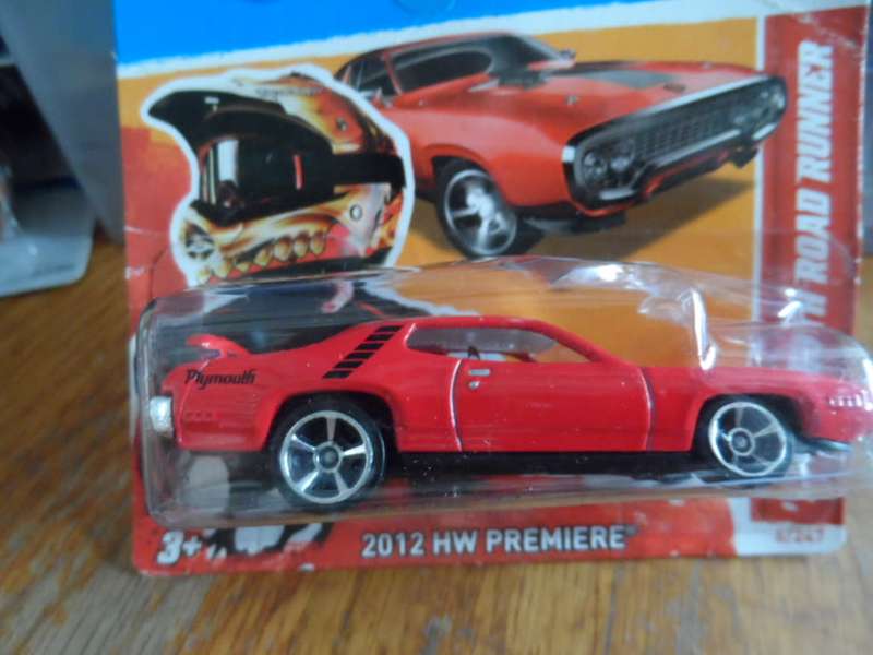 Hot Wheels 2012 NEW MODELS ~ `71 PLYMOUTH ROAD RUNNER (Red) (6/247) sealed short card    [m52]