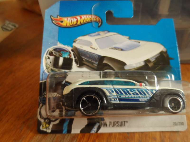 Hot Wheels hw pursuit 2013 hw city- sealed short card- [m51]