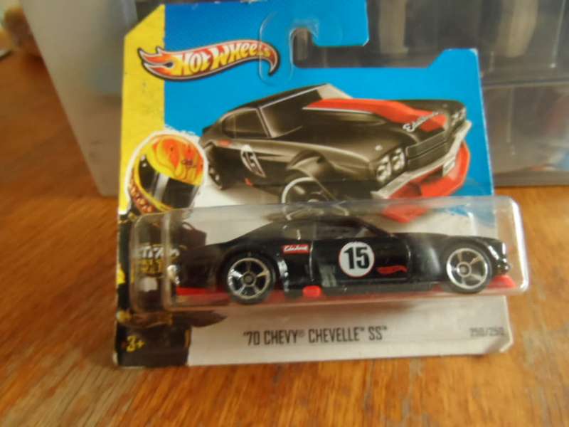 HOT WHEELS 2013 SHOWROOM SERIES 70 CHEVY CHEVELLE SS -sealed short card-[m50]