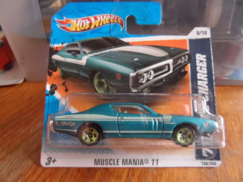 HOT WHEELS 2012 MUSCLE MANIA - `71 DODGE CHALLENGER Light Blue. #8/10 sealed short car-[m50]