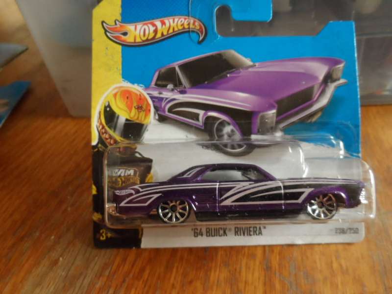 Hot Wheels 2013 SHOWROOM SERIES 1964 BUICK RIVIERA PURPLE LOC-sealed short card-[m49]