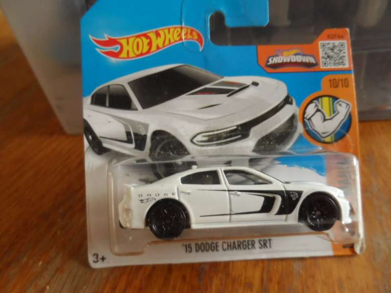 Hot Wheels Muscle Mania #130 `15 Dodge Charger SRT White 2016 -sealed short card-[m49]
