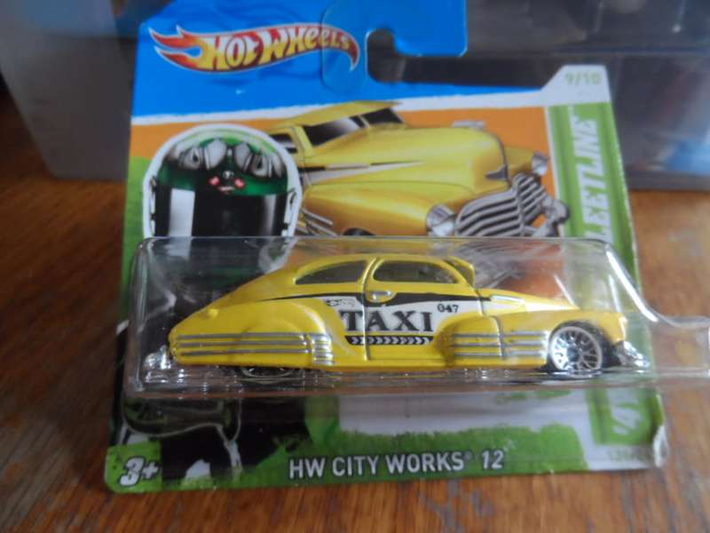 2012 Hot Wheels HW City Works `47 Chevy Fleetline 139/247-sealed short card-[m48]