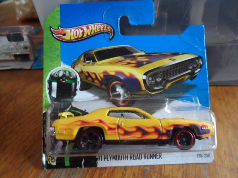 HOT WHEELS 2013 HW SHOWROOM #215 71 PLYMOUTH ROAD RUNNER-sealed short card-[m48]