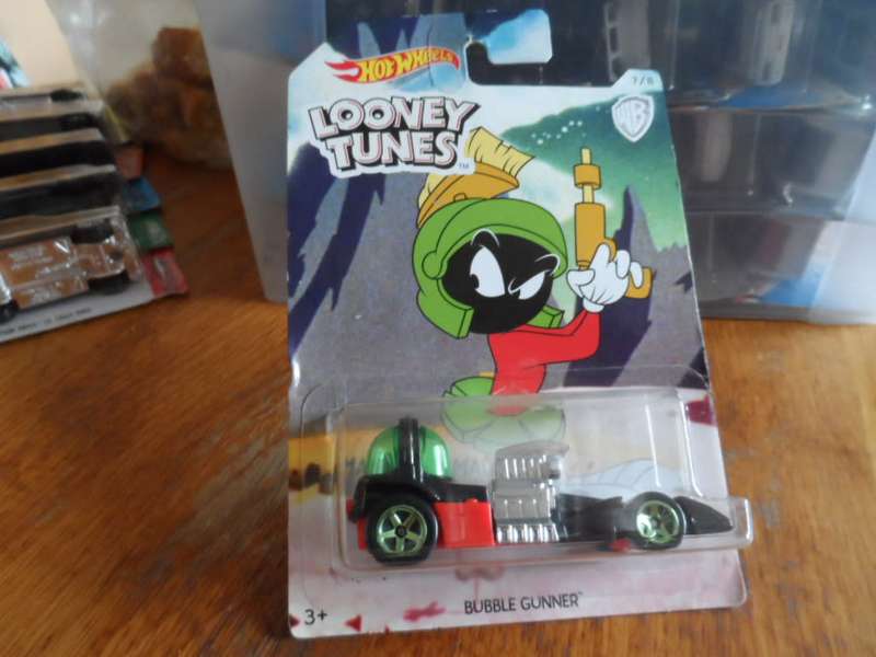 Hot Wheels Marvin The Martian Bubble Gunner Looney Tunes #FKC72  Black 1:64-sealed long card-[m47]