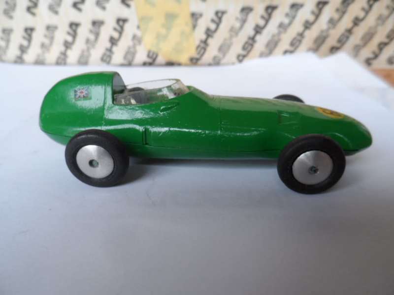 VINTAGE CORGI TOYS VANWALL RACING CAR-RESTORED   [M75]