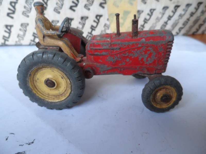 Vintage Diecast Dinky Toys Tractor with Driver Massey Harris Meccano england [d24]