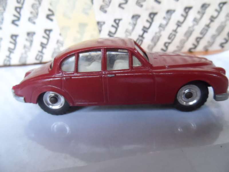Vintage Dinky Toys No195 Jaguar 3.4 Litre In Maroon Unboxed  [d24]