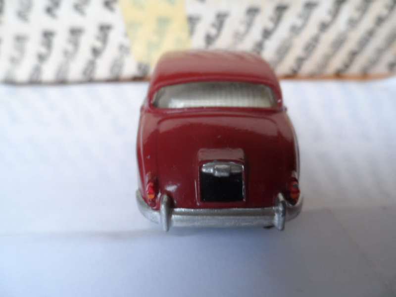 Vintage Dinky Toys No195 Jaguar 3.4 Litre In Maroon Unboxed  [d24]