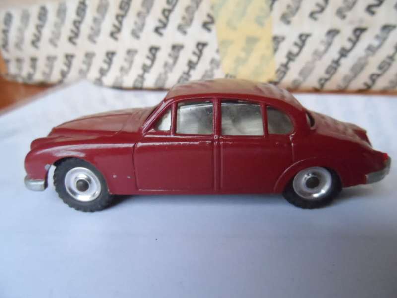 Vintage Dinky Toys No195 Jaguar 3.4 Litre In Maroon Unboxed  [d24]