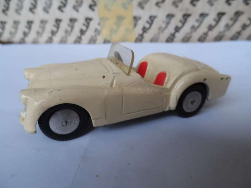 VINTAGE CORGI TOYS # 301 TRIUMPH TR2 SPORTS CAR CREAM BODY - repainted  [d24]