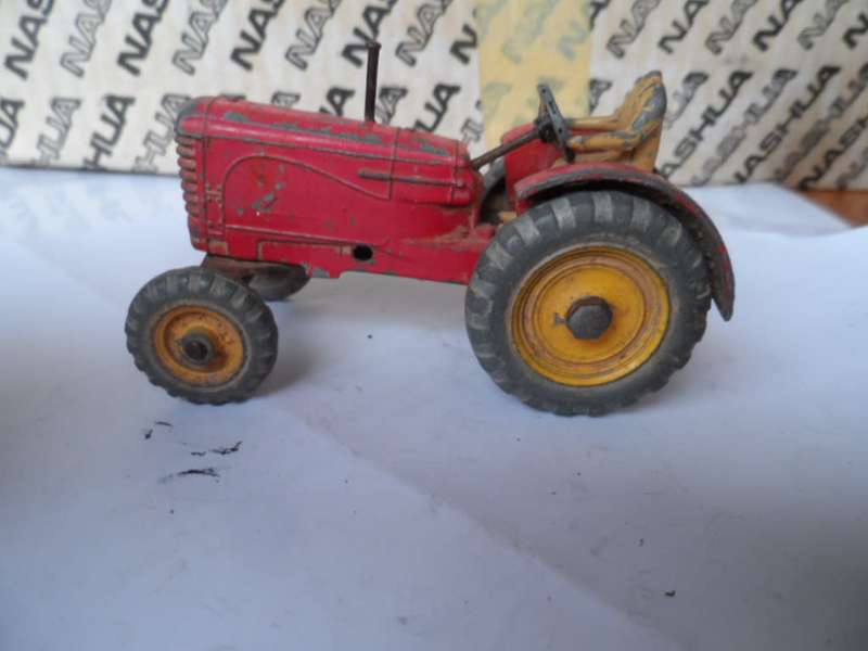 Dinky Toys Massey Harris Tractor  [[D12]
