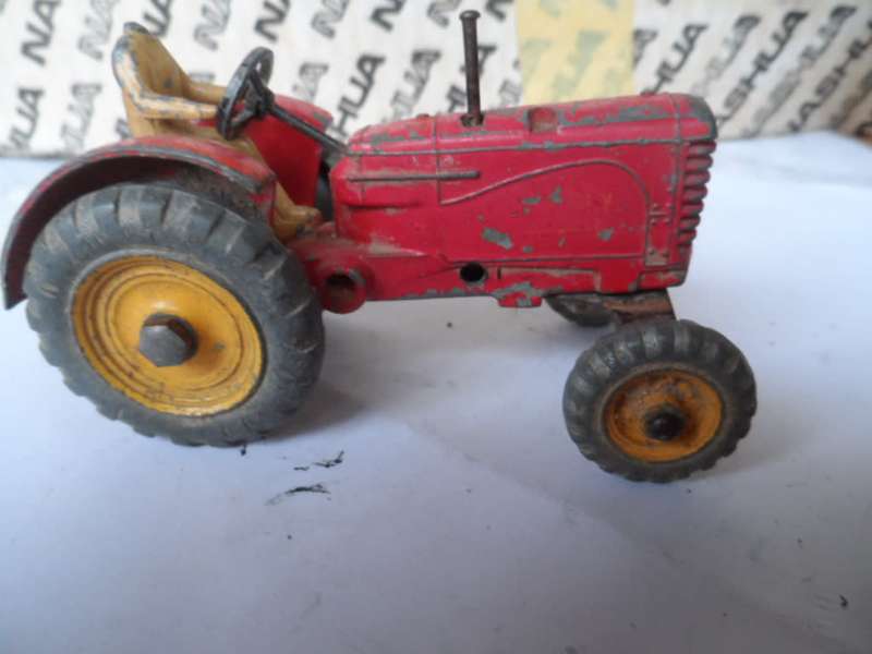 Dinky Toys Massey Harris Tractor  [[D12]