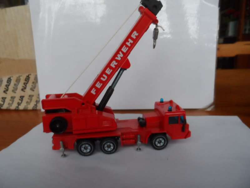 SIKU 2914 FAUN KF 30.31/48 TELESKOP CRANE - FIRE BRIGADE - RED  [M12]