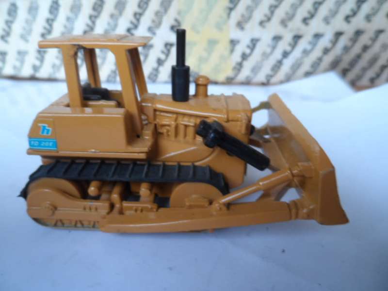 Ertl International Bulldozer TD20 Die Cast 1:64 Scale Yellow  [M23]