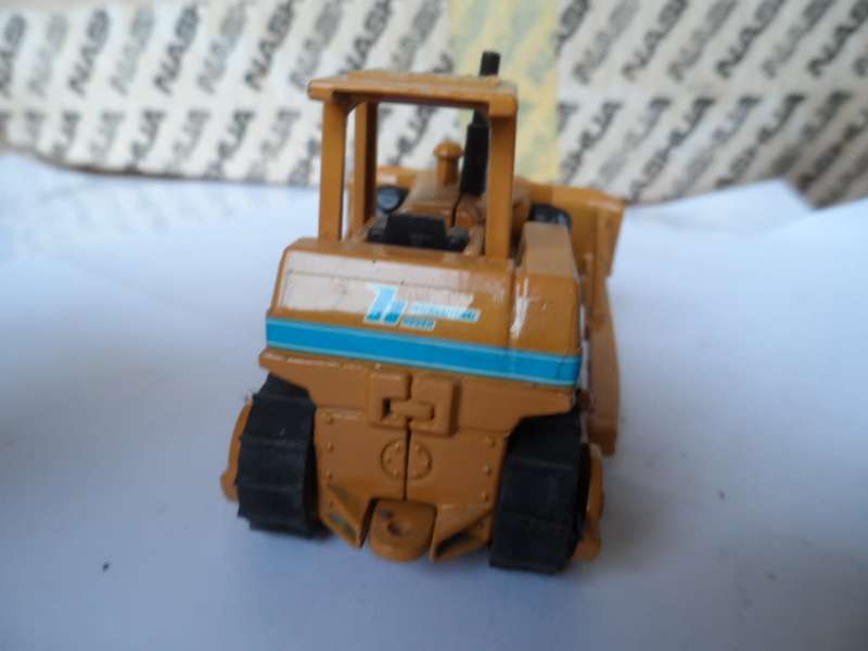 Ertl International Bulldozer TD20 Die Cast 1:64 Scale Yellow  [M23]
