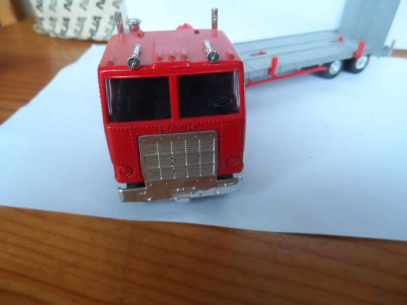 1:45 Scale / Mack Cruiseliner  lowbed- Red -Cab