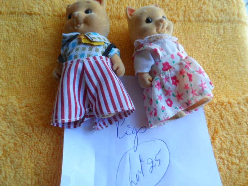 Sylvanian original  2 pigs