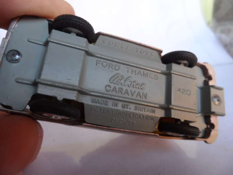 Corgi Original Toys No 420 Ford Thames Airborne Caravan  [m22]