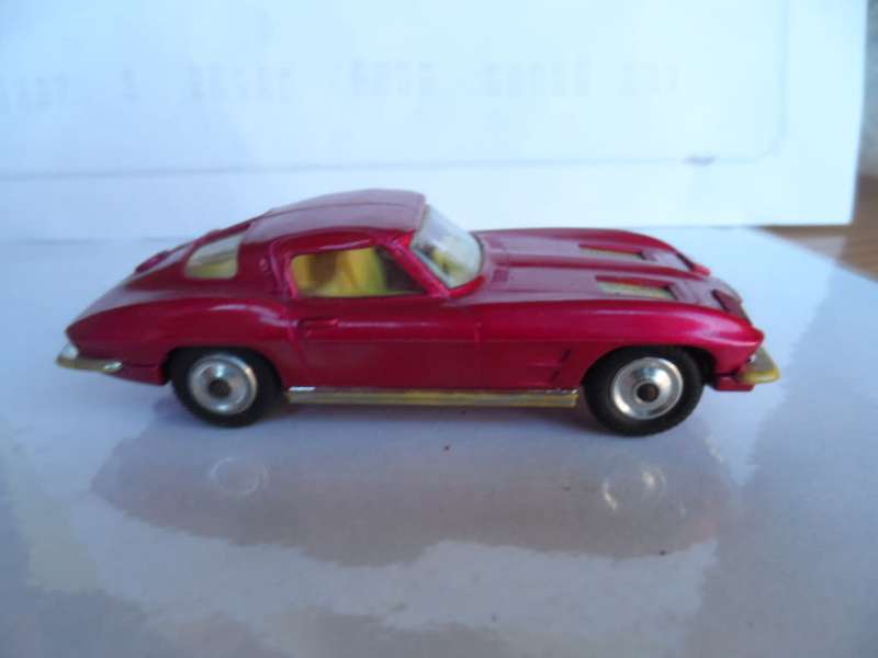 CORGI TOYS CHEVROLET CORVETTE STING RAY #310 ROSE  c1963  [m22]