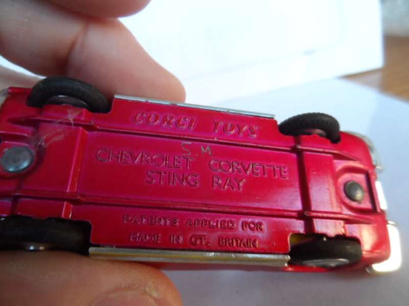 CORGI TOYS CHEVROLET CORVETTE STING RAY #310 ROSE  c1963  [m22]