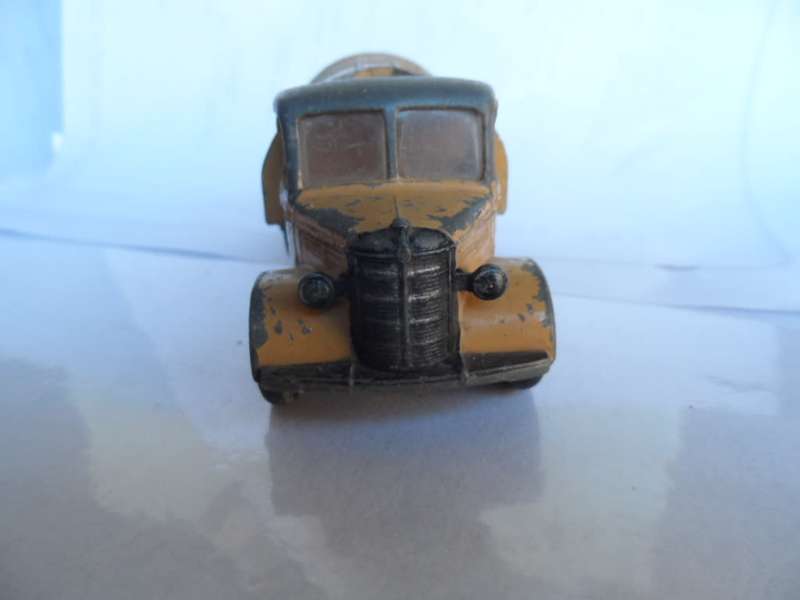 ORIGINAL UNBOXED VINTAGE 1950`s DINKY TOYS No 252 - TAN BEDFORD REFUSE TRUCK  [m12]
