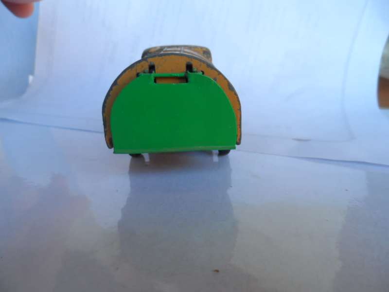 ORIGINAL UNBOXED VINTAGE 1950`s DINKY TOYS No 252 - TAN BEDFORD REFUSE TRUCK  [m12]