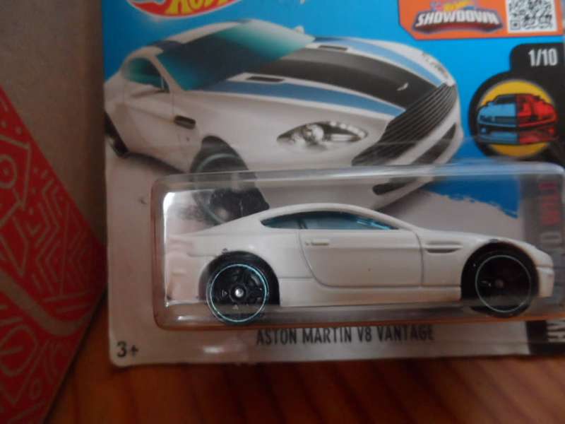 HOT WHEELS ASTON MARTIN V8 VANTAGE HW MILD TO WILD  [M58]