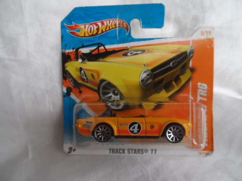 2011 HOT WHEELS TRACK STARS  TRIUMPH TR6  [m47]