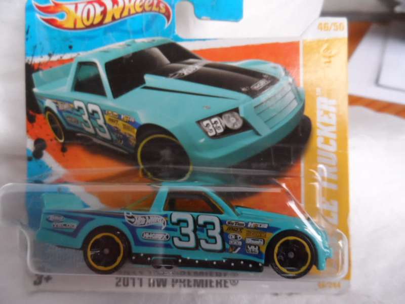HW HOT WHEELS 2011 NEW MODELS #46 CIRCLE TRUCKER HOTWHEELS TEAL [M48]