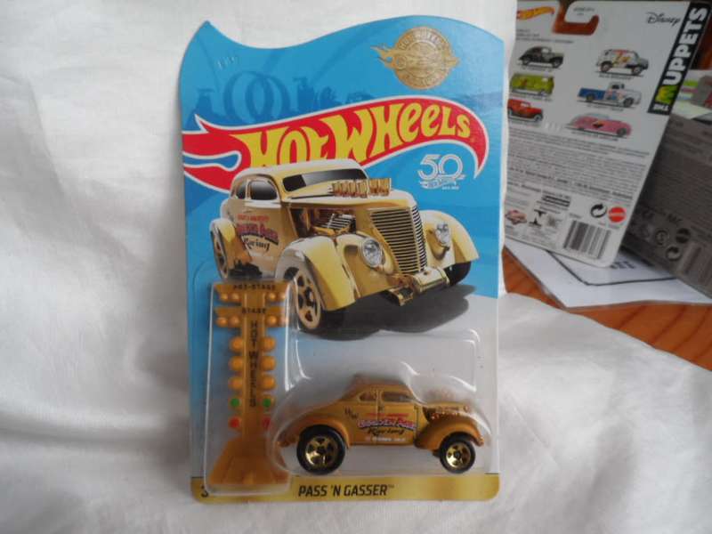 HOT WHEELS 2018 SPECIAL EDITION GOLD PASS N GASSER 50TH WITH DRAG TREE   [m49]