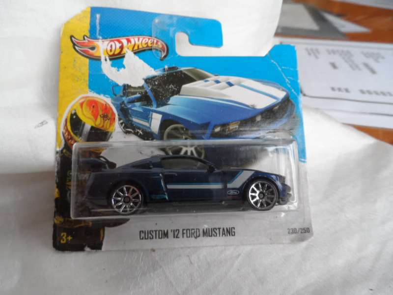 Hot Wheels Blue Custom `12 Ford Mustang  [m52]