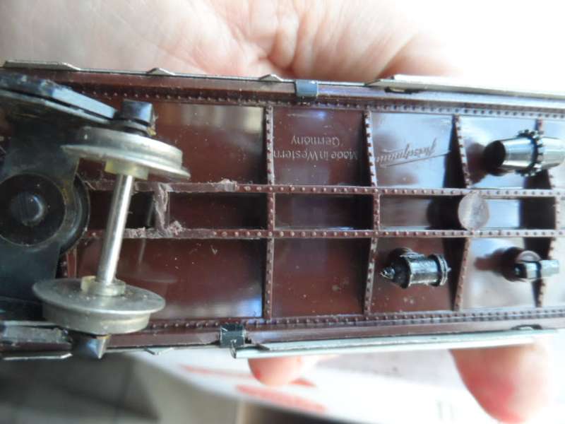TWO VINTAGE FLEISCHMANN HO BOX CAR. METAL SIDES, SLIDING DOORS, METAL WHEELS. ONE BID FOR BOTH.