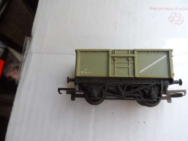 VINTAGE HO SHORT OPEN HIGH SIDED TRUCK, MADE IN ENGLAND