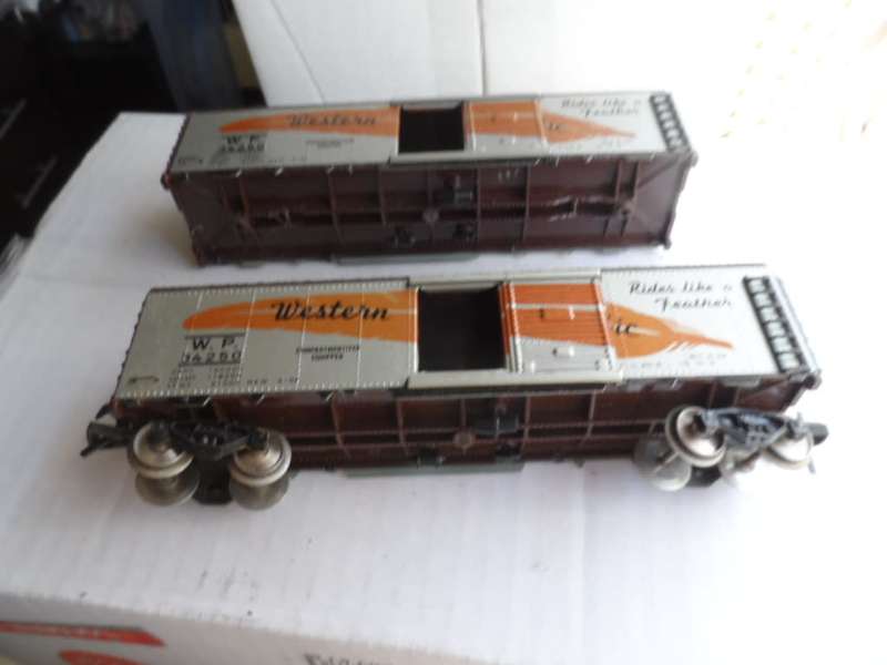 TWO VINTAGE FLEISCHMANN HO BOX CAR. METAL SIDES, SLIDING DOORS, METAL WHEELS. ONE BID FOR BOTH.