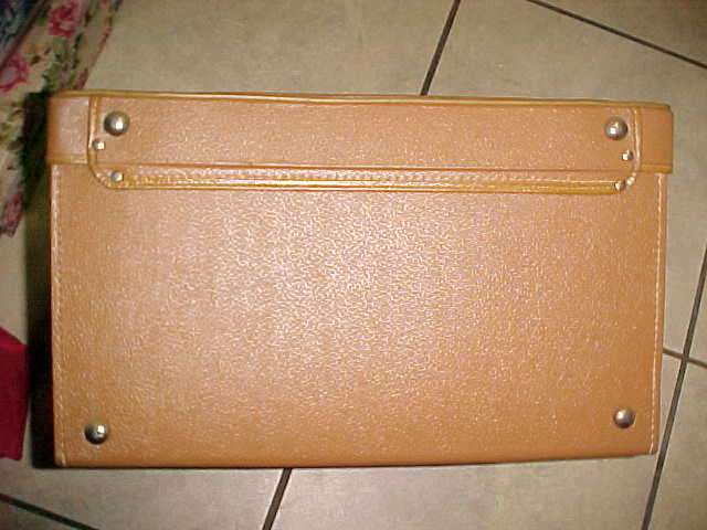 VINTAGE SUITCASE/HATCASE