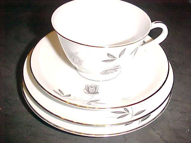 Lovely Trio with extra side plate  "RC" Japan