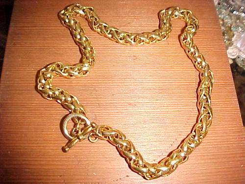 Lovely chain unmarked.