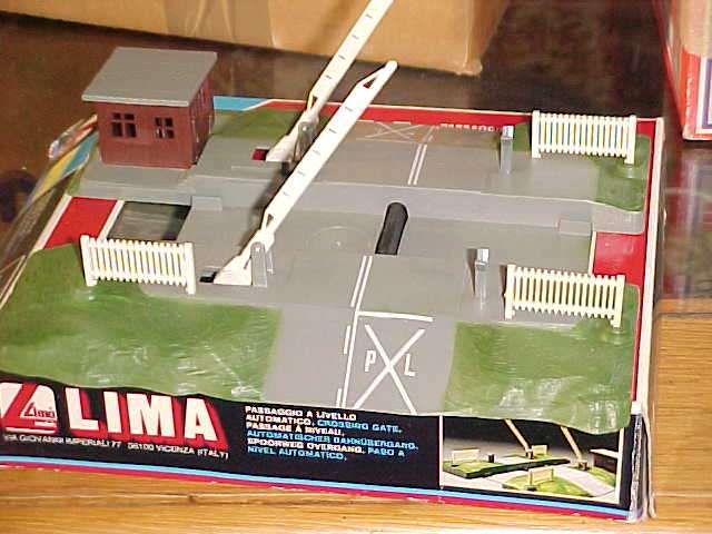 HO LIMA AUTOMATIC LEVEL CROSSING.