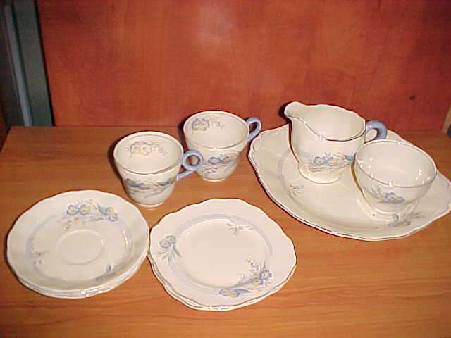 GRINDLEY PART TEASET AND CAKE PLATE
