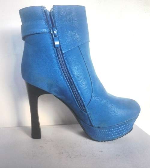 **STYLISH SUEDE ANKLE   BOOTS** **