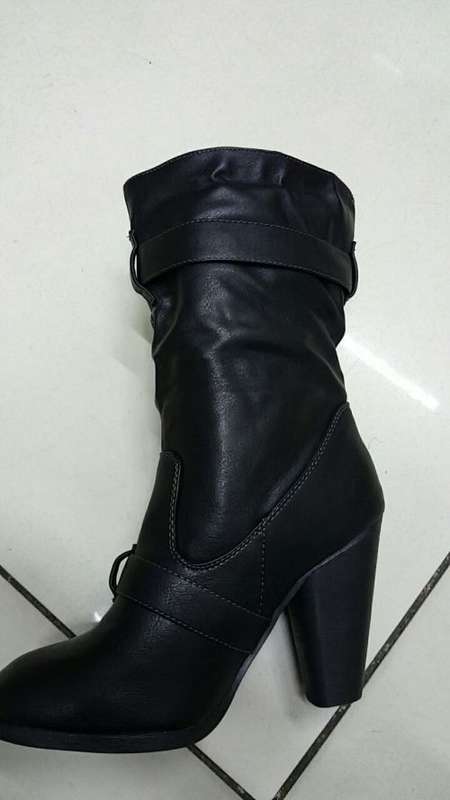 ** NEW WINTER STOCK ** COMFORTABLE THICK HEEL BOOTS*