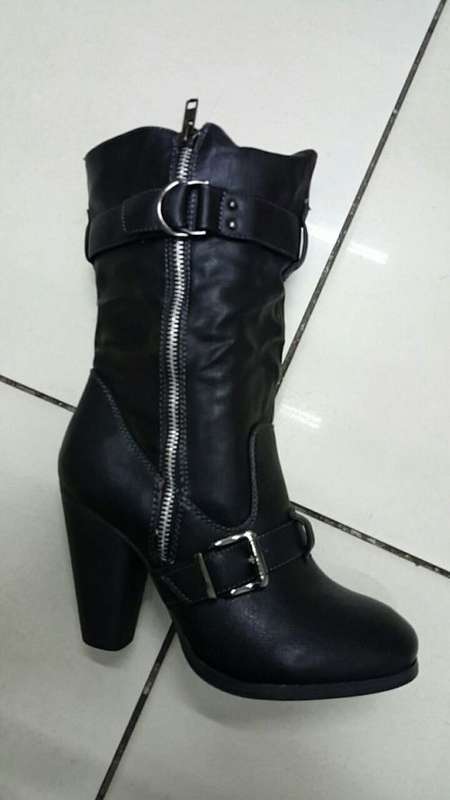 ** NEW WINTER STOCK ** COMFORTABLE THICK HEEL BOOTS*