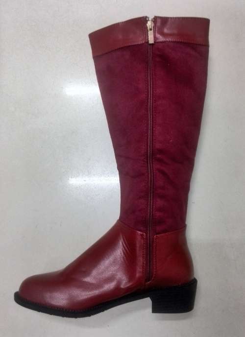 WINTER RED FLAT HEEL BOOTS *