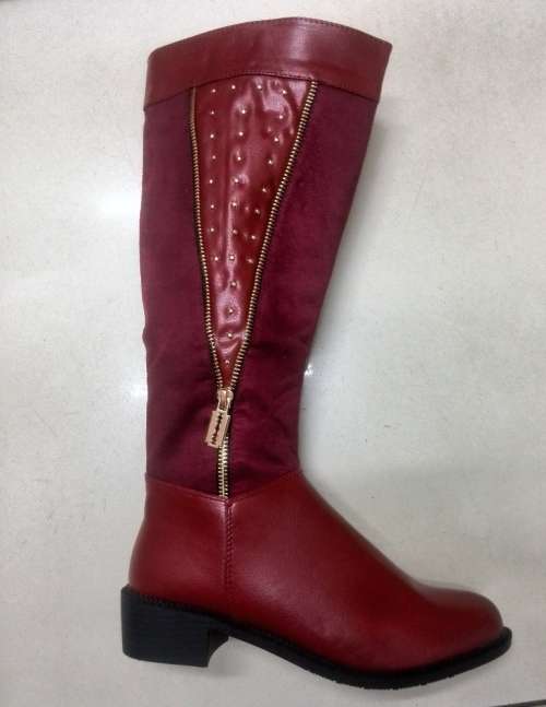 WINTER RED FLAT HEEL BOOTS *