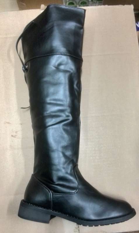 LAST PAIR  **TISSAIA THIGH HIGH  BOOTS ** SIZE 5 *