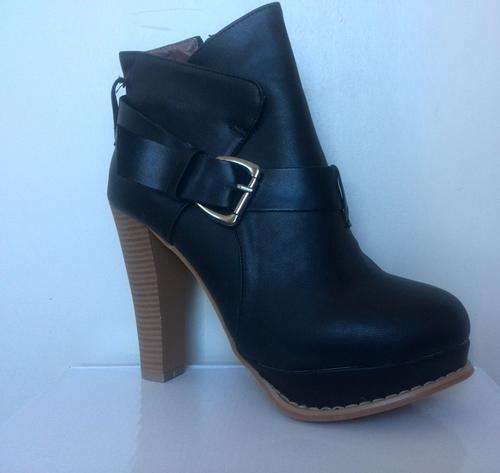 WOW**Simply Stunning** BUCKLE HEEL** SIZE 6 *