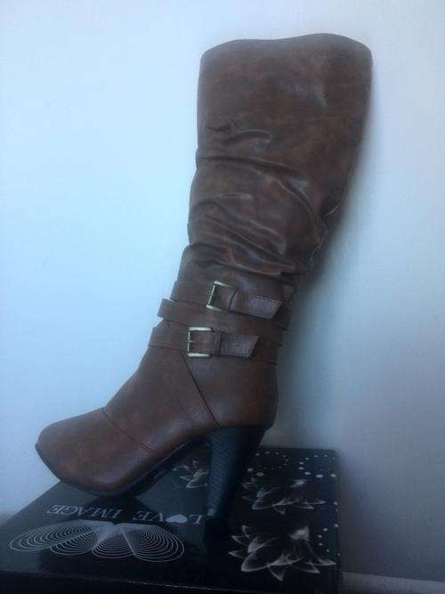 TWISTED HEEL BOOTS* HIGH QUALITY* SIZE 4,6, 7 OR 8*
