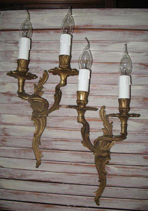 Vintage French pair of bronze wall lights