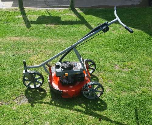 Sprinkaan, commercial lawnmower